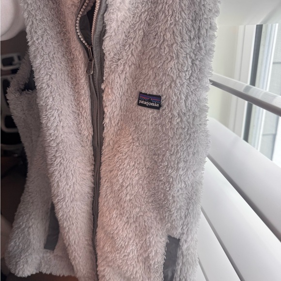 Patagonia Gray and Cream Fleece Vest - Picture 3 of 3